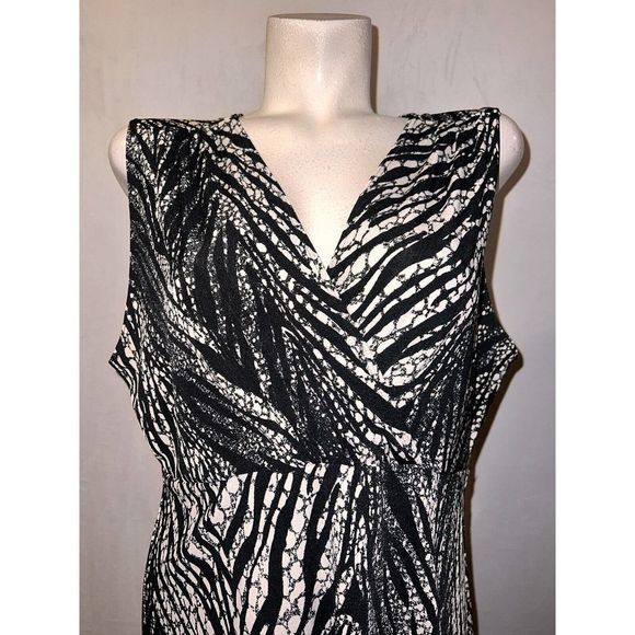 Chico's Monochrome Abstract V-Neck Blouse - Picture 2 of 5